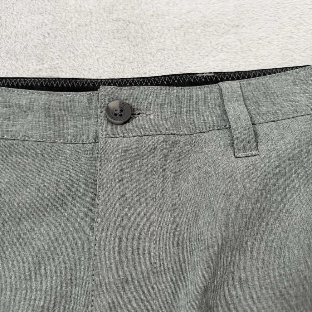 Vuori Aim Shorts Mens 32 Gray 8